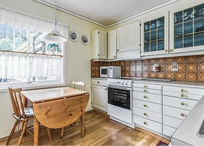 Vakantiehuis 5 Bedroom Lovely In